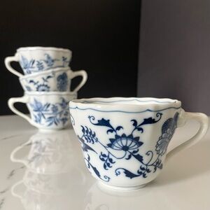SET of 4 Cups - Blue Onion Blue Danube